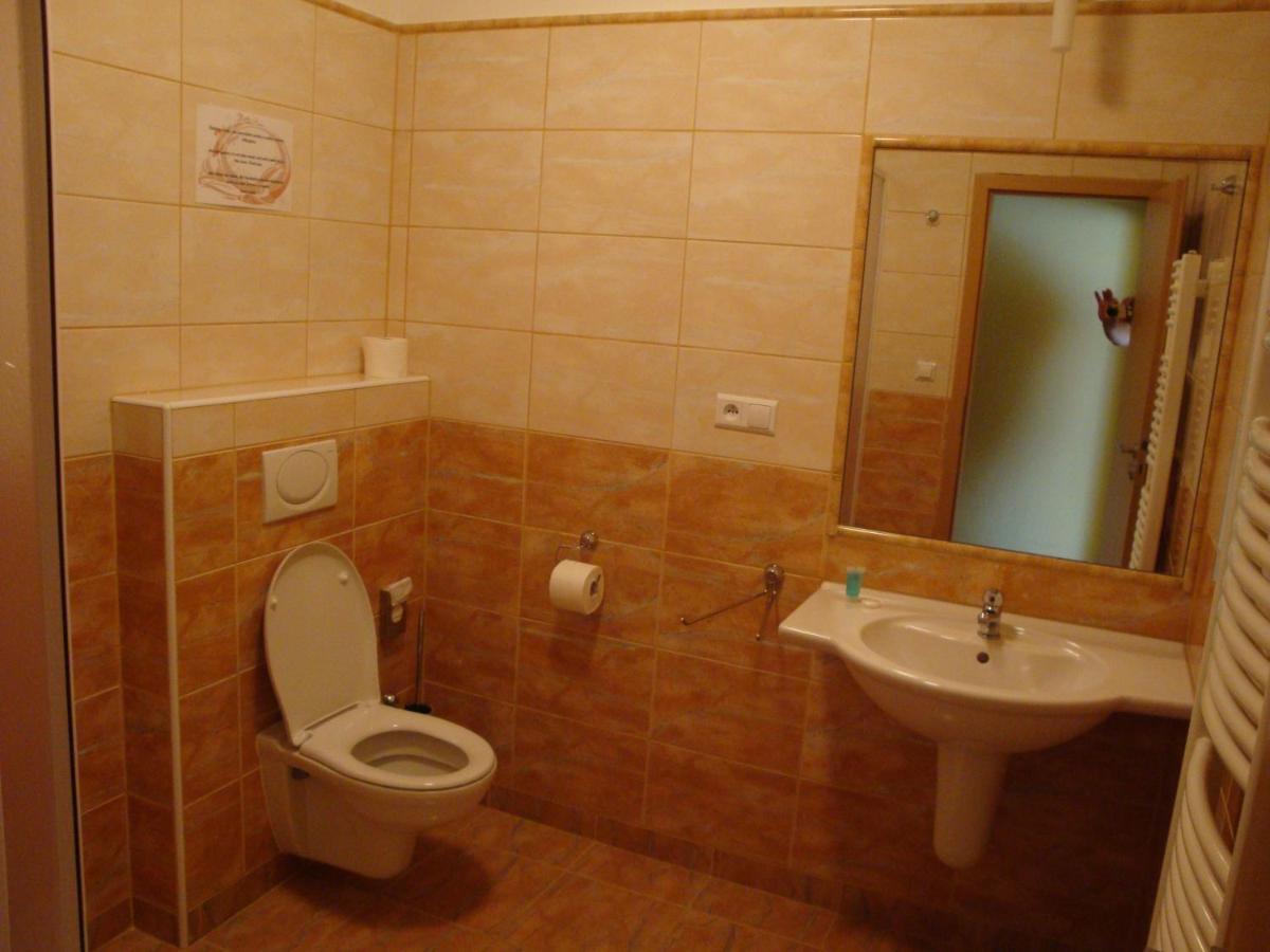 Lazne Evzenie Hotell Klášterec nad Ohří Rum bild