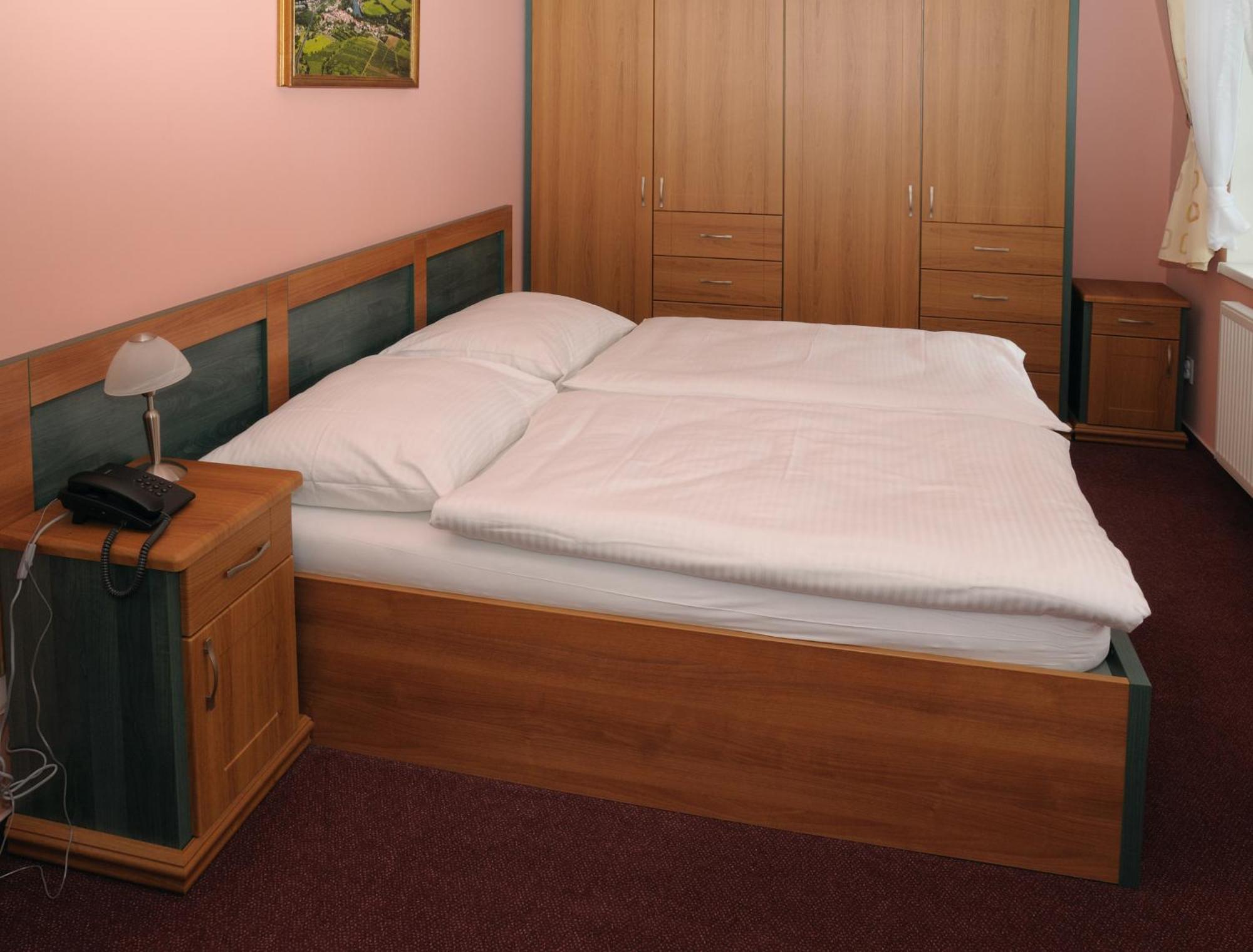 Lazne Evzenie Hotell Klášterec nad Ohří Exteriör bild