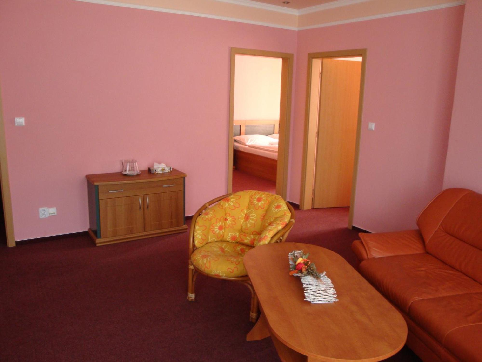 Lazne Evzenie Hotell Klášterec nad Ohří Exteriör bild